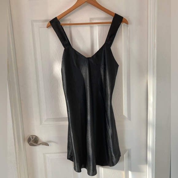Black Slip Dress Nightgown Flattering Fit - Picture 1 of 4